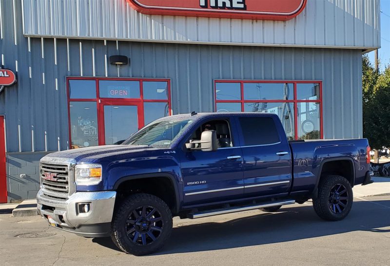 Photo of blue truck upgraded by Commercial Tire