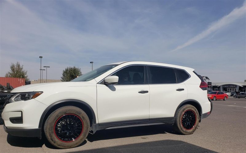 Photo of an SUV upgraded by Commercial Tire