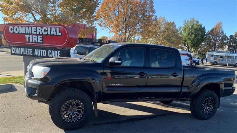 Photo of a Toyota Tacoma upgraded by Commercial Tire