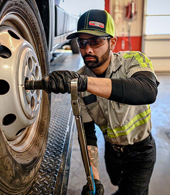 Tire Tech tightening lug nuts